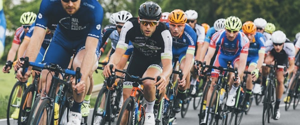 电子竞技比赛现场选手激烈对战